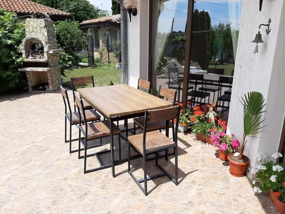 Guesthouse Oasis-Shabla Bagian luar foto