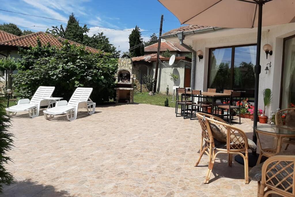 Guesthouse Oasis-Shabla Bagian luar foto