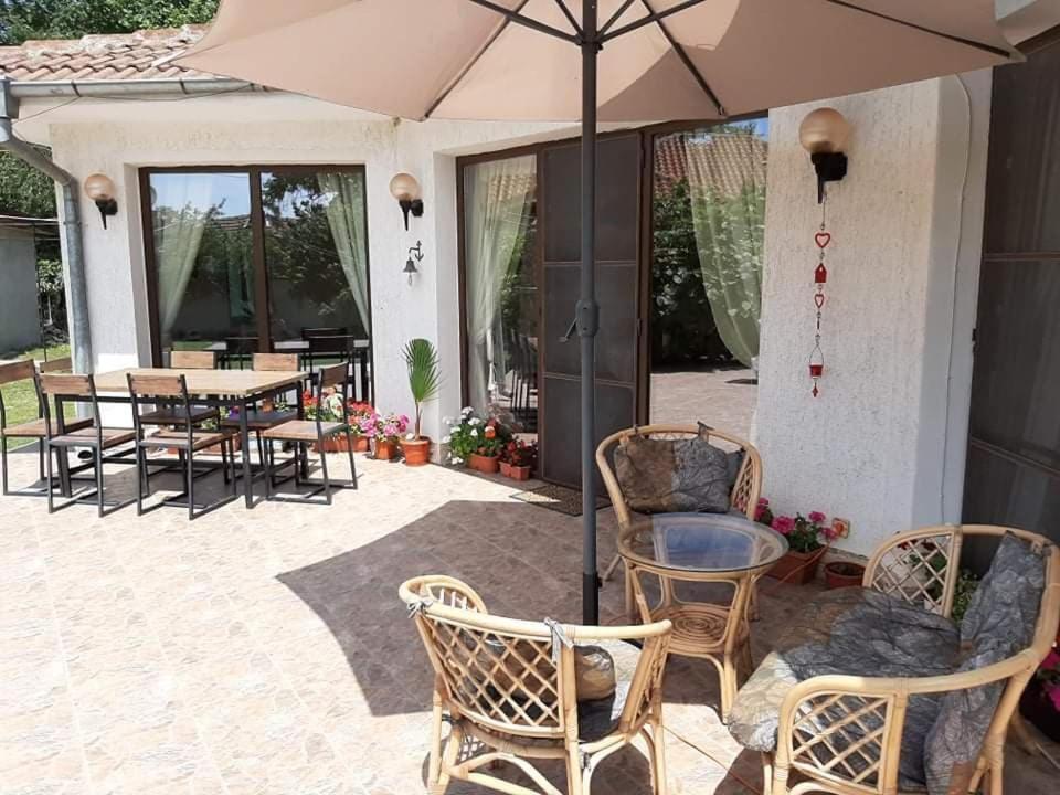 Guesthouse Oasis-Shabla Bagian luar foto
