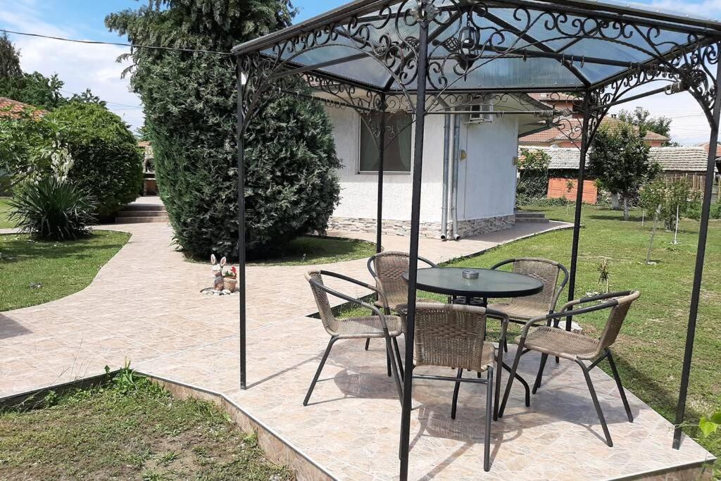 Guesthouse Oasis-Shabla Bagian luar foto