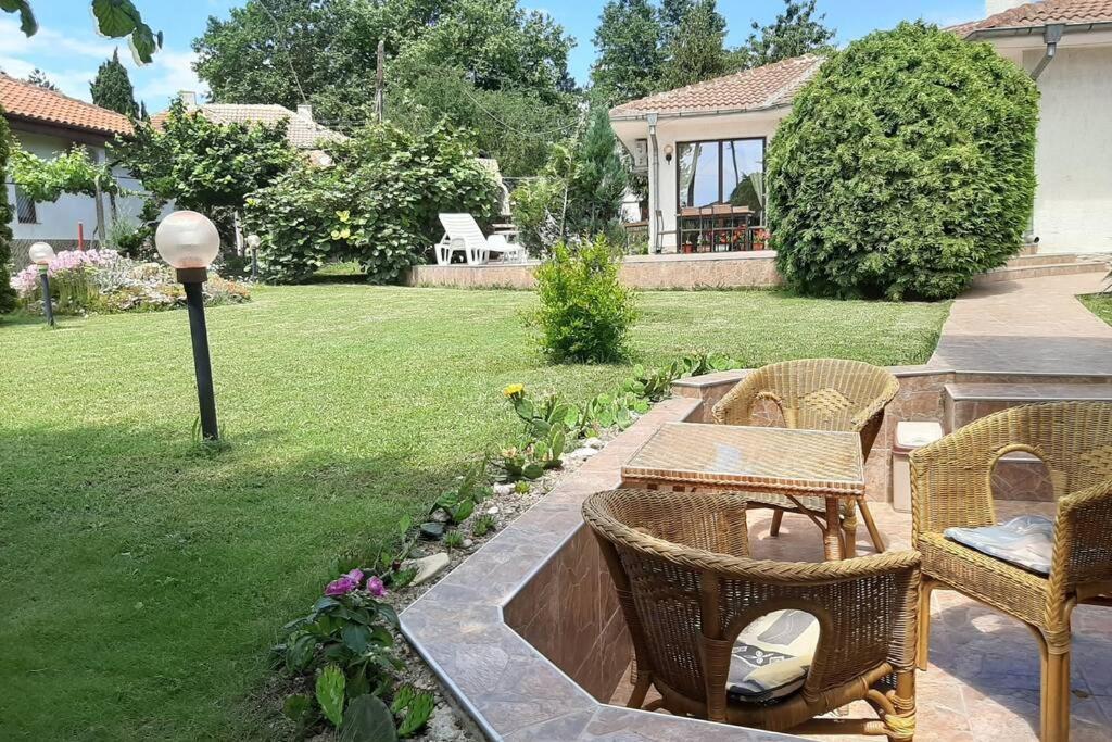 Guesthouse Oasis-Shabla Bagian luar foto