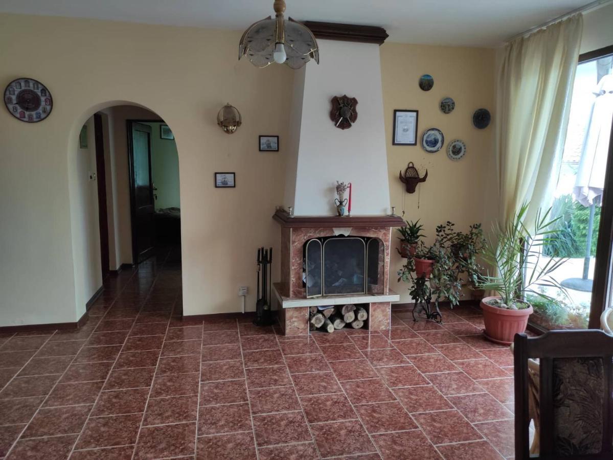 Guesthouse Oasis-Shabla Bagian luar foto