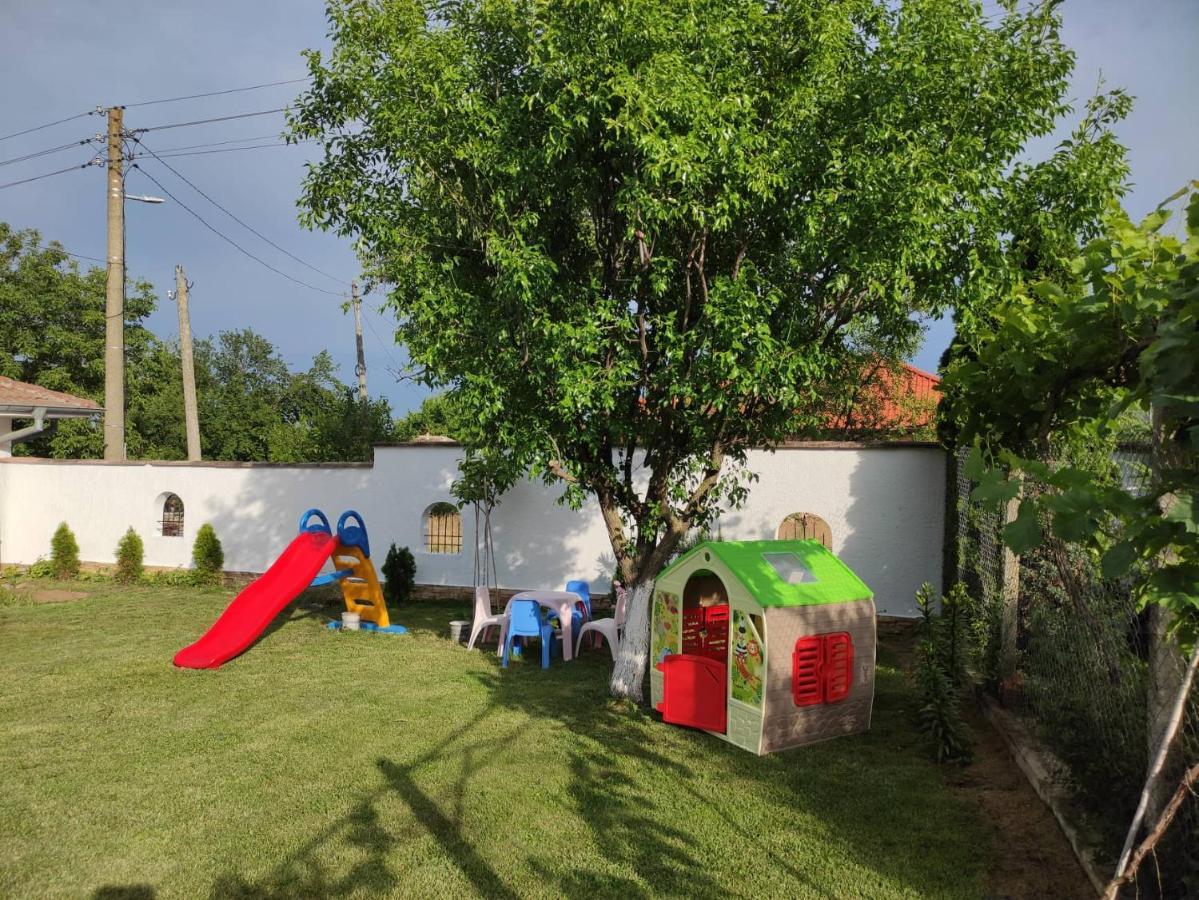 Guesthouse Oasis-Shabla Bagian luar foto