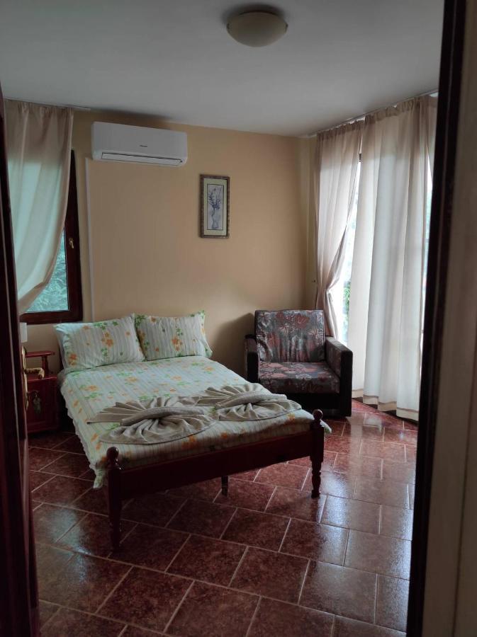 Guesthouse Oasis-Shabla Bagian luar foto