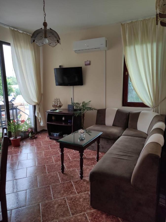Guesthouse Oasis-Shabla Bagian luar foto