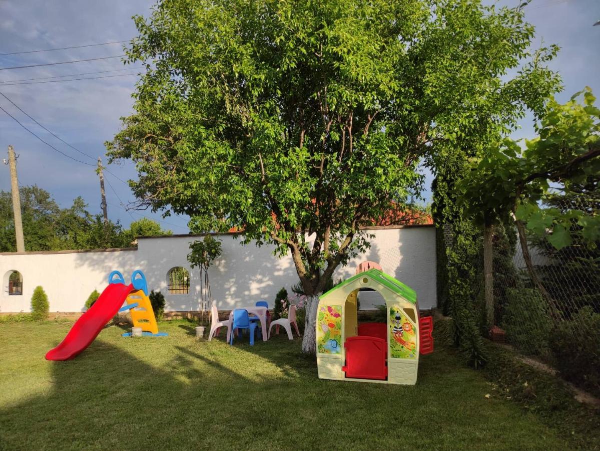 Guesthouse Oasis-Shabla Bagian luar foto